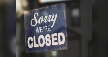 Inefficient Contact Tracing Costing UK Businesses £660,000 Sorry We're Closed sign