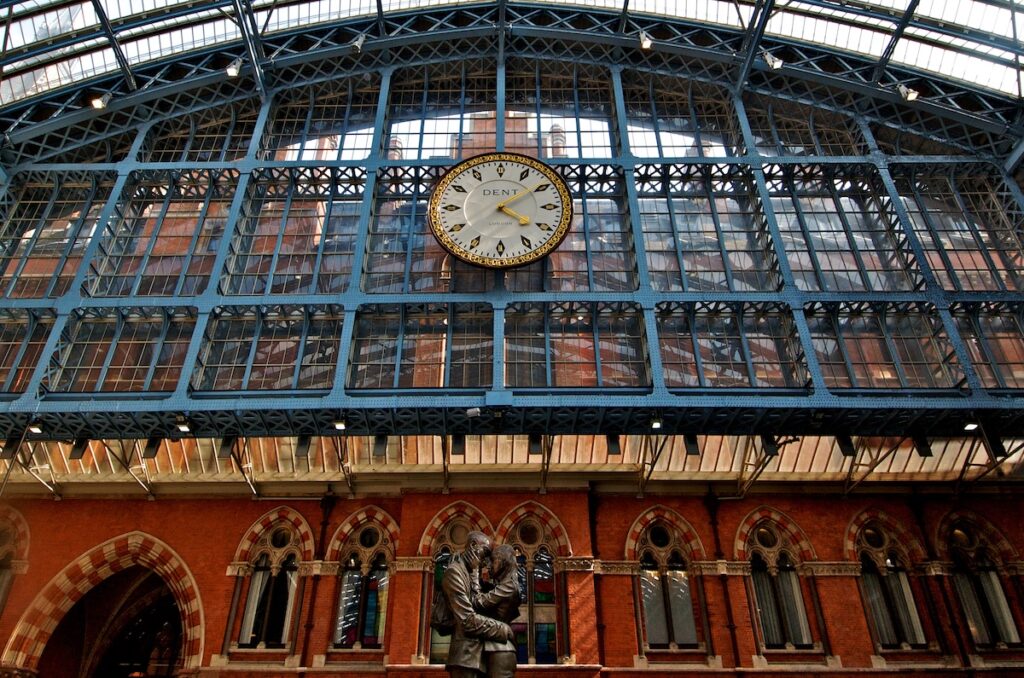 Global-Backed 1868 Capital Targets UK SME The Meeting Place under the Dent Clock St Pancras Station