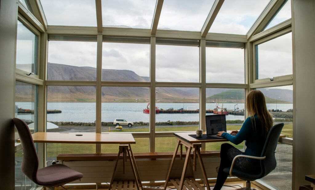 Best Apps When Working On the Road: Business & Pleasure