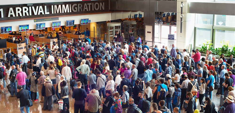 EES causing 6-hour airport queues: How UK business travellers should prepare airport queues at immigration